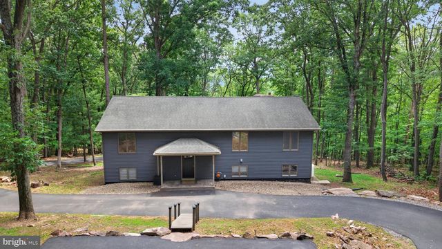 141 HUCKLEBERRY LN, Harrisburg, PA 17112