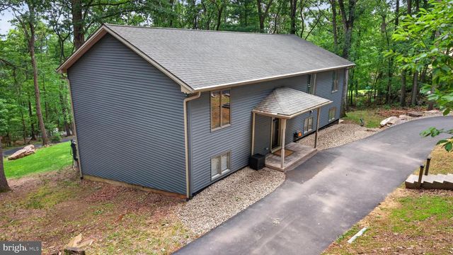 141 HUCKLEBERRY LN, Harrisburg, PA 17112