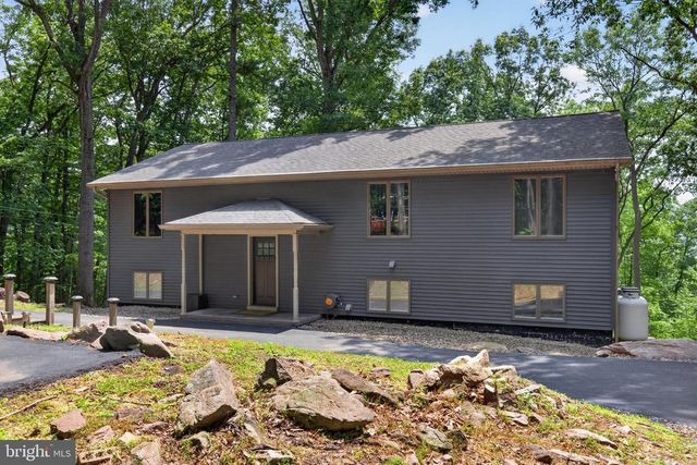 141 HUCKLEBERRY LN, Harrisburg, PA 17112