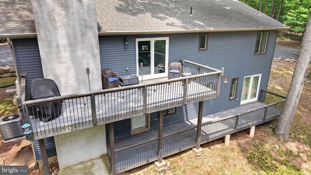 141 HUCKLEBERRY LN, Harrisburg, PA 17112
