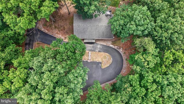 141 HUCKLEBERRY LN, Harrisburg, PA 17112