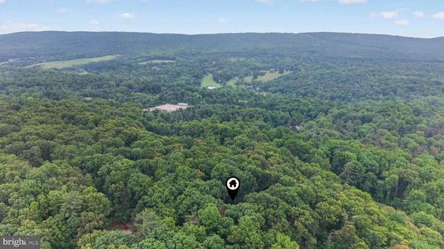 141 HUCKLEBERRY LN, Harrisburg, PA 17112