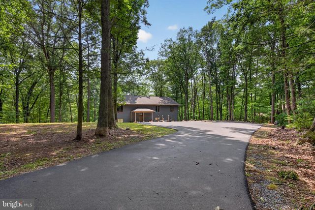 141 HUCKLEBERRY LN, Harrisburg, PA 17112