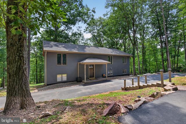 141 HUCKLEBERRY LN, Harrisburg, PA 17112