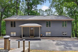 141 HUCKLEBERRY LN, Harrisburg, PA 17112