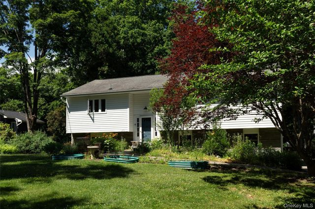 22 Crosmour Road, Rhinebeck, NY 12572