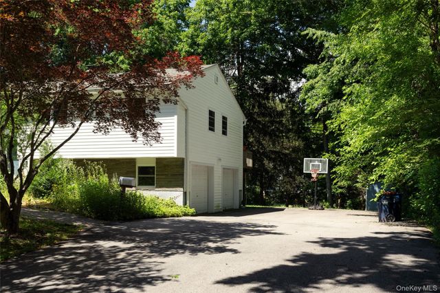 22 Crosmour Road, Rhinebeck, NY 12572