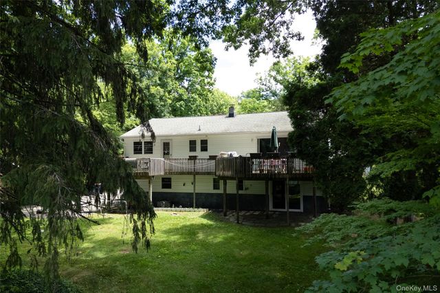22 Crosmour Road, Rhinebeck, NY 12572