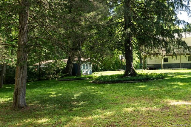 22 Crosmour Road, Rhinebeck, NY 12572