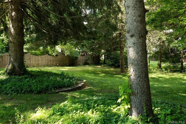 22 Crosmour Road, Rhinebeck, NY 12572