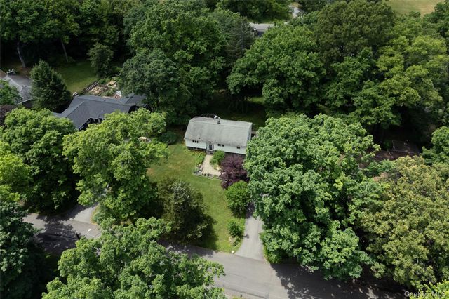 22 Crosmour Road, Rhinebeck, NY 12572