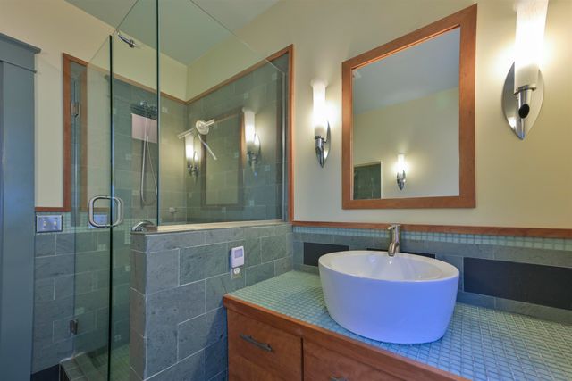 471 Lowell Street, Manchester, NH 03104