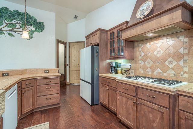 8400 Maynard Road, Palo Cedro, CA 96073