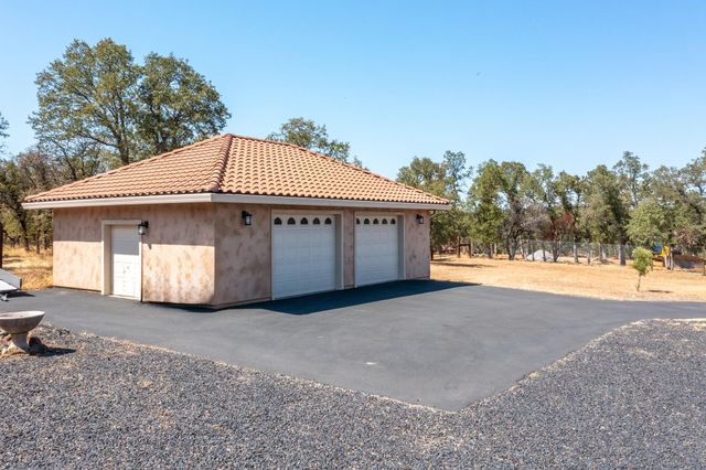 8400 Maynard Road, Palo Cedro, CA 96073