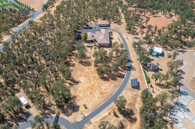 8400 Maynard Road, Palo Cedro, CA 96073