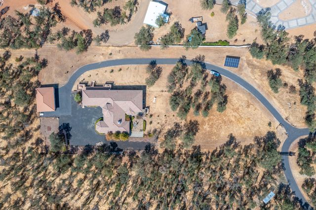 8400 Maynard Road, Palo Cedro, CA 96073