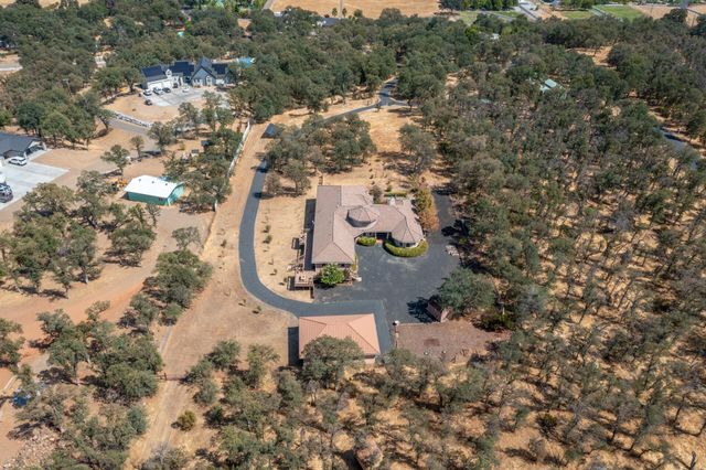 8400 Maynard Road, Palo Cedro, CA 96073