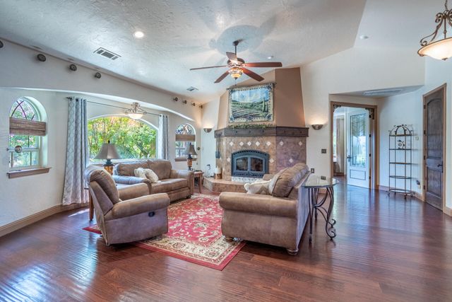 8400 Maynard Road, Palo Cedro, CA 96073