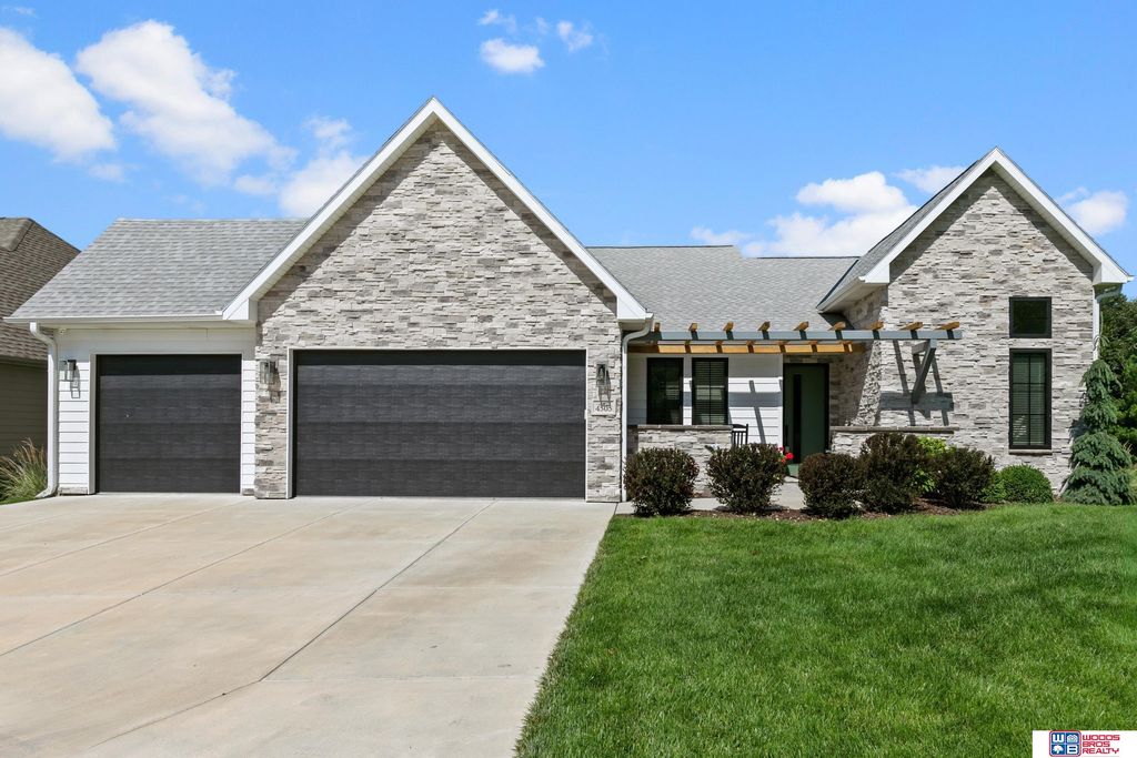 4505 Hawthorne Drive, Lincoln, NE 68516
