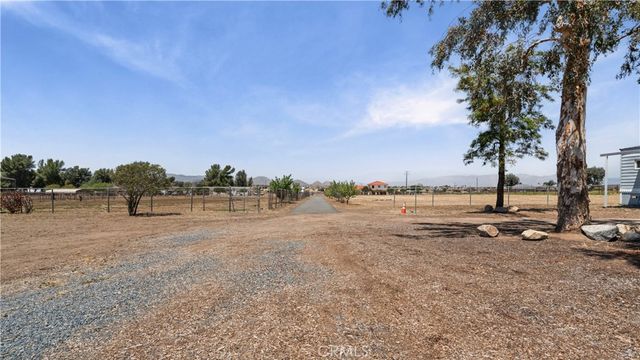 28736 Warren, Hemet, CA 92545