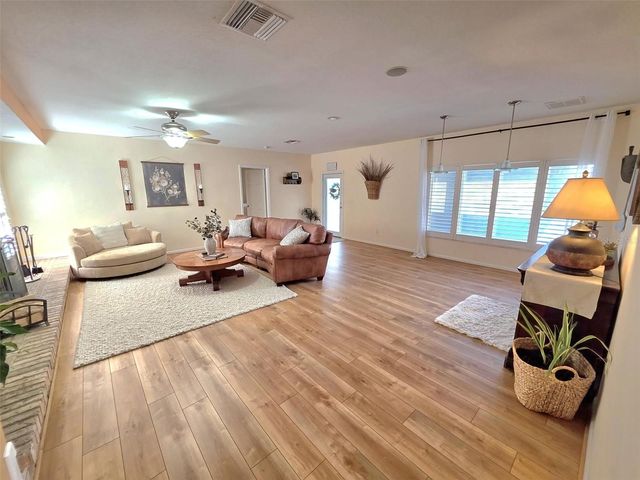 401 WHITCOMB BOULEVARD, Tarpon Springs, FL 34689