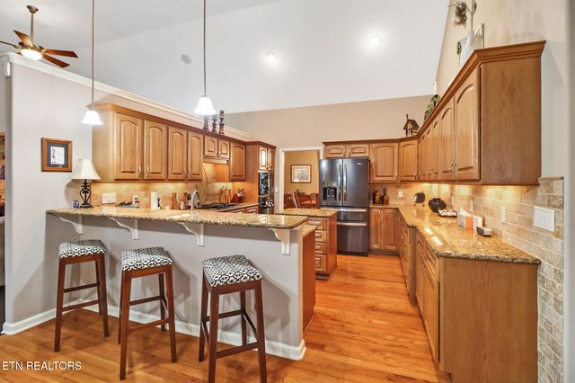 33 Hemlock Court, Crossville, TN 38558