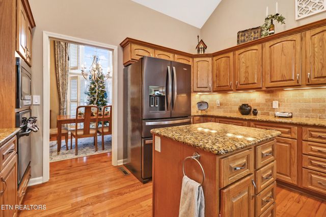 33 Hemlock Court, Crossville, TN 38558