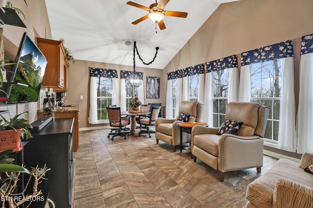 33 Hemlock Court, Crossville, TN 38558