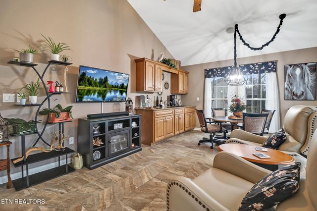 33 Hemlock Court, Crossville, TN 38558