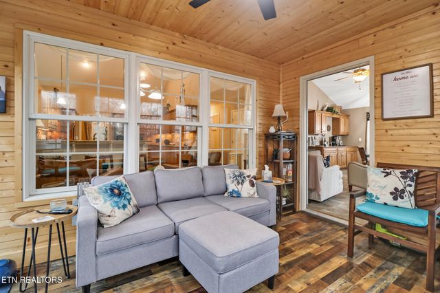 33 Hemlock Court, Crossville, TN 38558