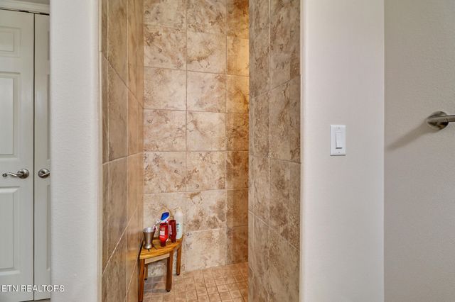 33 Hemlock Court, Crossville, TN 38558