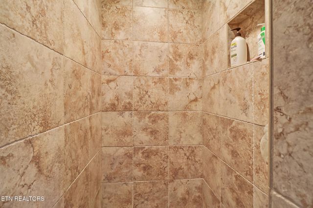 33 Hemlock Court, Crossville, TN 38558