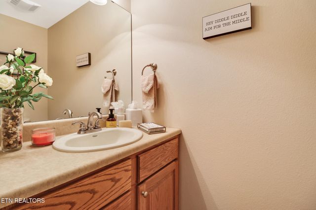 33 Hemlock Court, Crossville, TN 38558