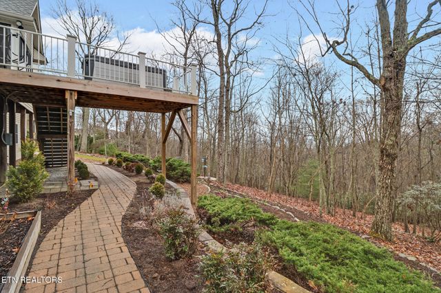 33 Hemlock Court, Crossville, TN 38558