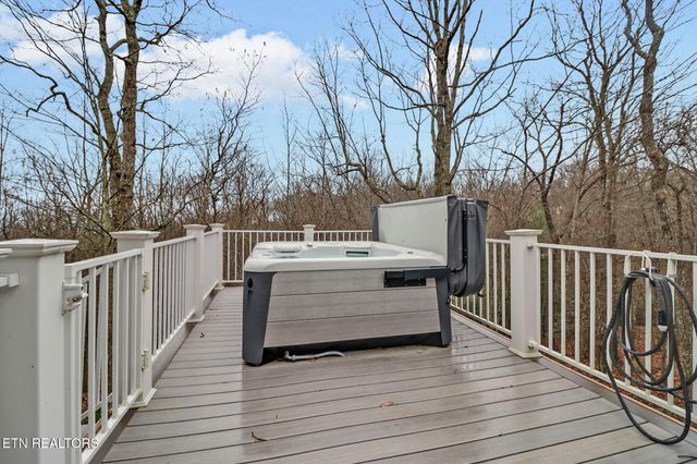 33 Hemlock Court, Crossville, TN 38558