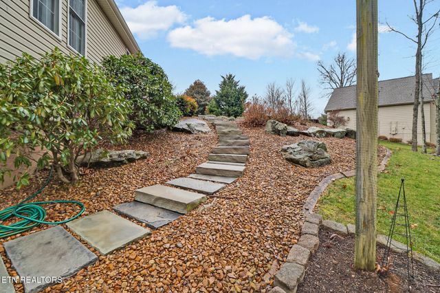 33 Hemlock Court, Crossville, TN 38558