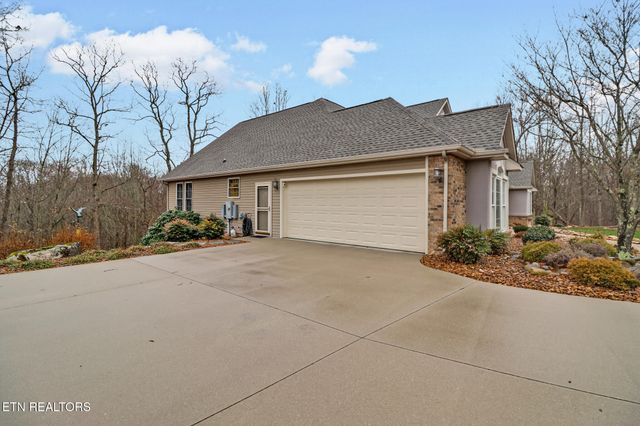 33 Hemlock Court, Crossville, TN 38558