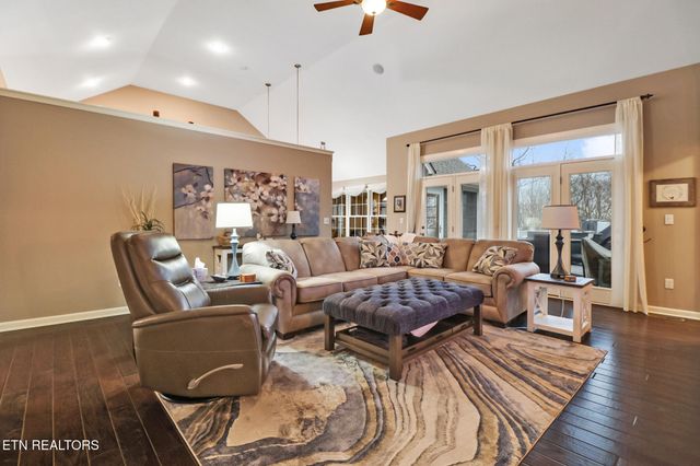 33 Hemlock Court, Crossville, TN 38558