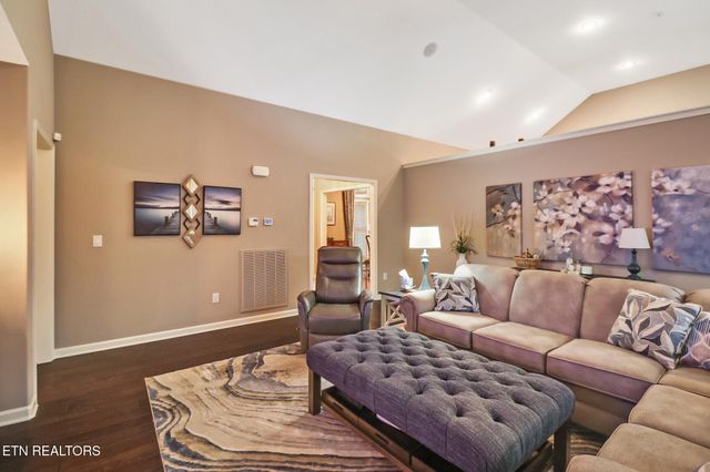 33 Hemlock Court, Crossville, TN 38558