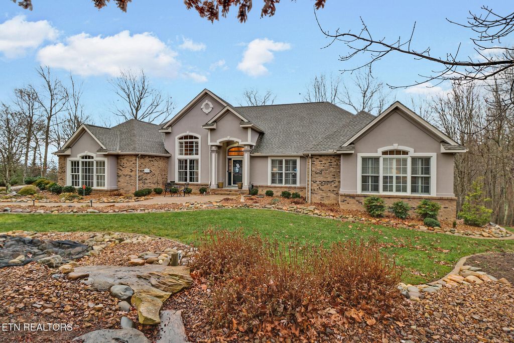 33 Hemlock Court, Crossville, TN 38558