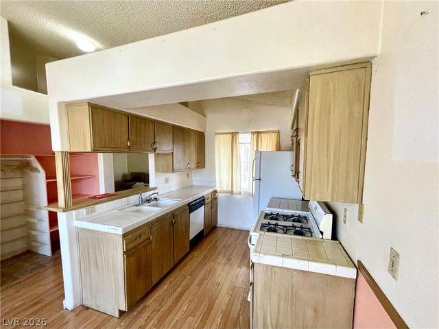 1632 North Torrey Pines Drive 101, Las Vegas, NV 89108