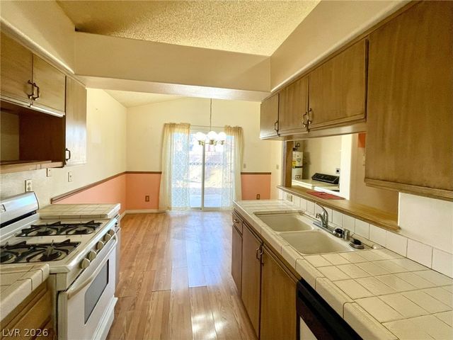 1632 North Torrey Pines Drive 101, Las Vegas, NV 89108