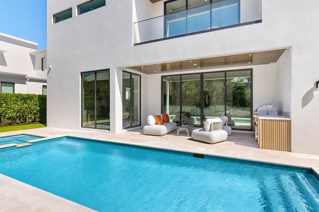 1051 NE 2nd Terrace, Boca Raton, FL 33432