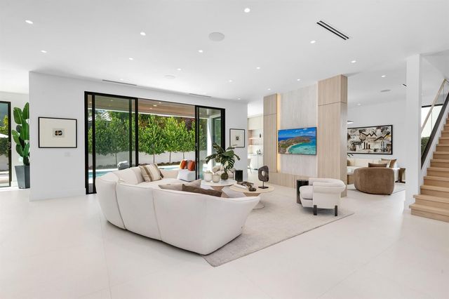 1051 NE 2nd Terrace, Boca Raton, FL 33432