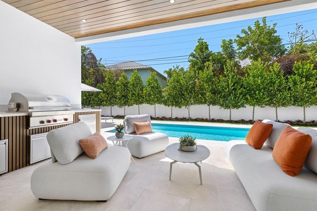 1051 NE 2nd Terrace, Boca Raton, FL 33432