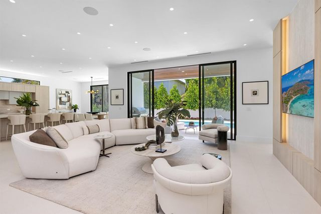 1051 NE 2nd Terrace, Boca Raton, FL 33432
