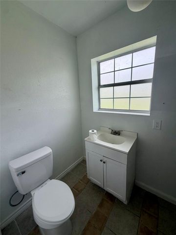 9210 Tacquard Drive, Hitchcock, TX 77563