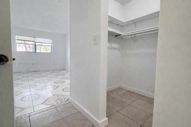 3700 NW 21st St 109, Lauderdale Lakes, FL 33311