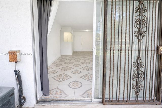 3700 NW 21st St 109, Lauderdale Lakes, FL 33311