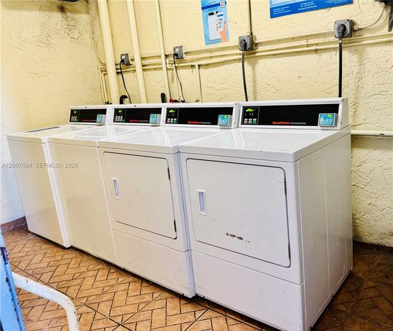 3700 NW 21st St 109, Lauderdale Lakes, FL 33311